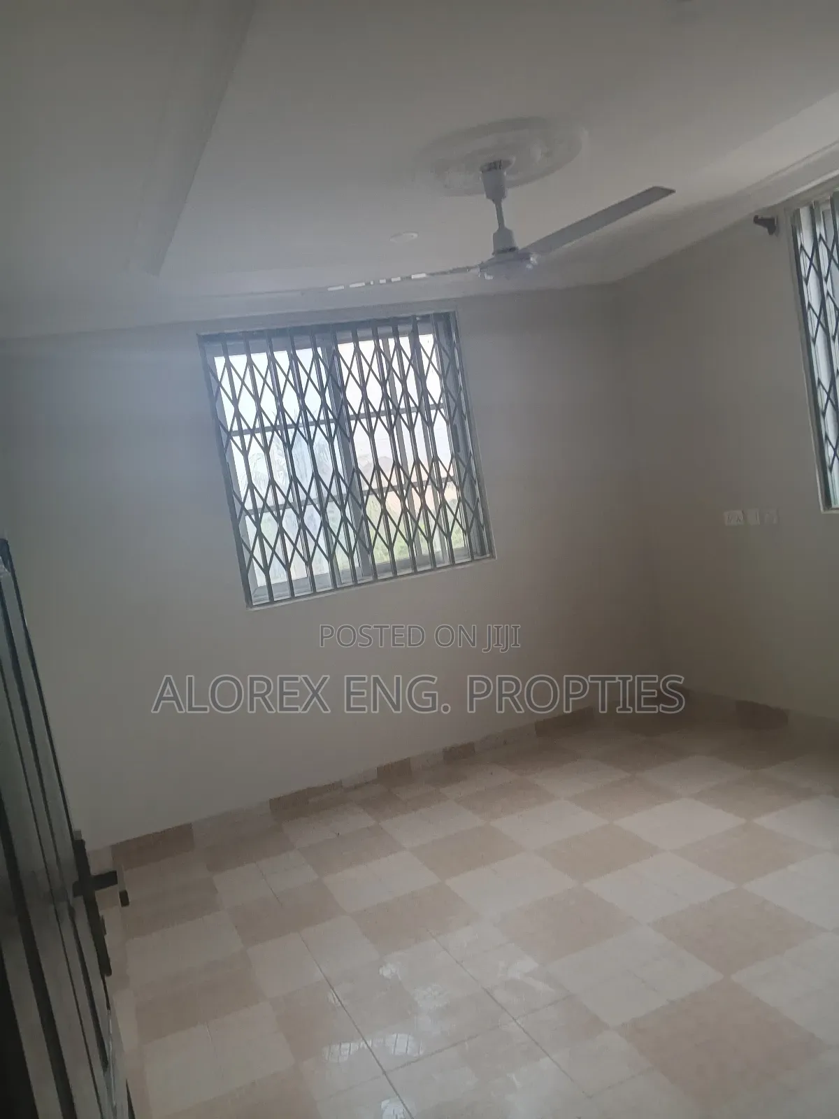 3bdrm Apartment in Air Condition, Oyarifa Mall Area for rent