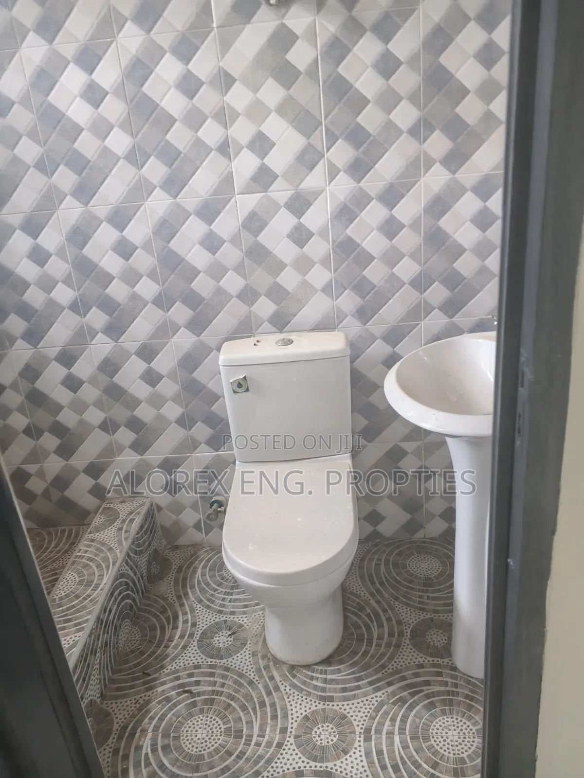 3bdrm Apartment in Air Condition, Oyarifa Mall Area for rent