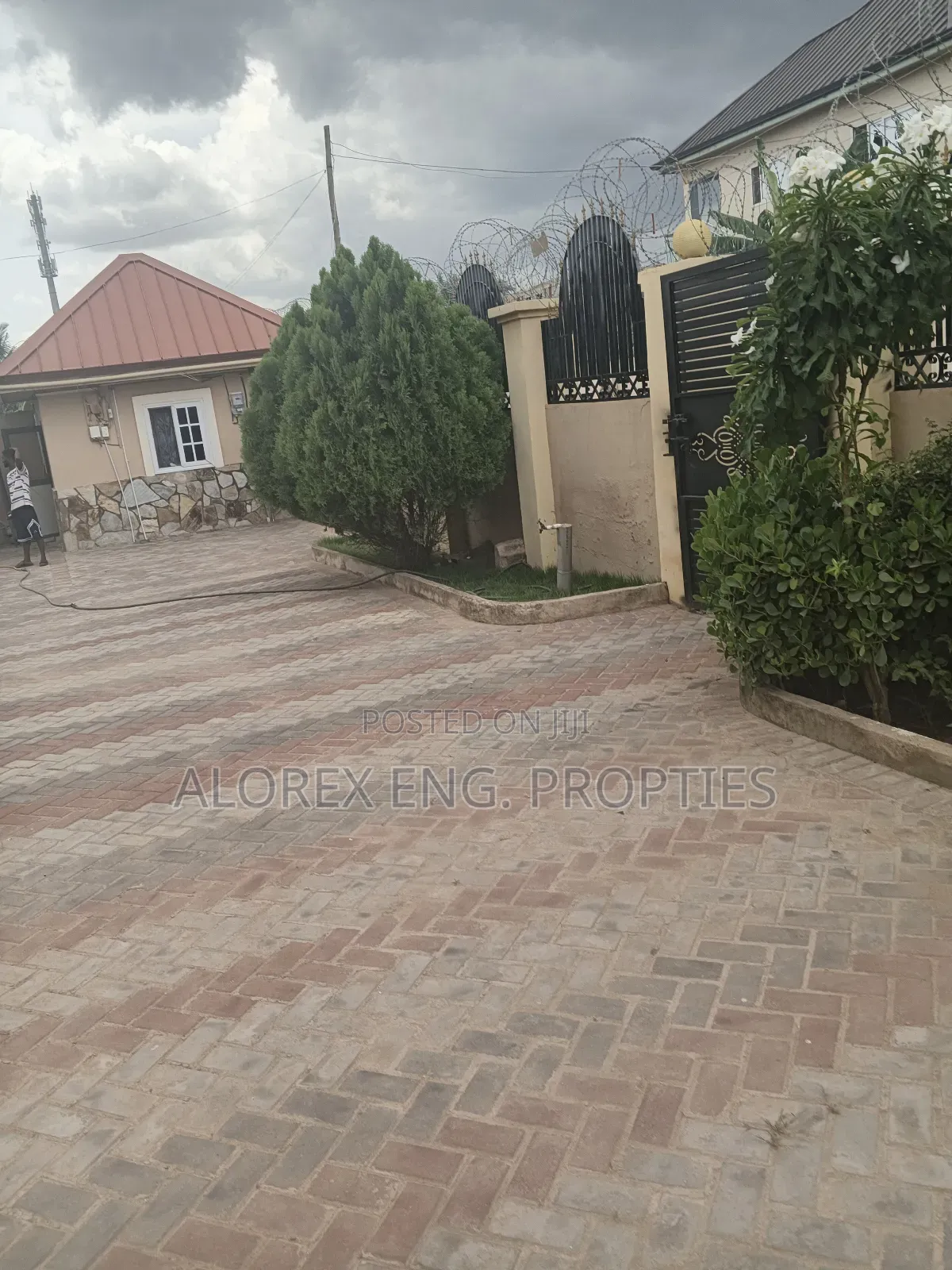 3bdrm Apartment in Air Condition, Oyarifa Mall Area for rent