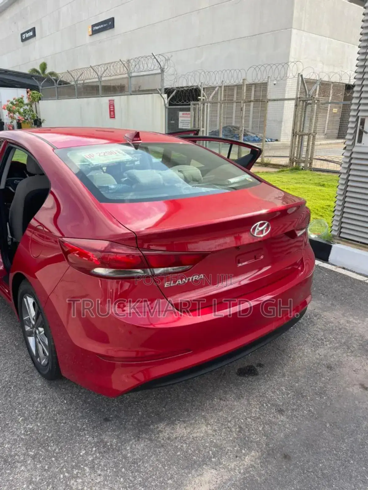 Hyundai Elantra SE Sedan FWD (2.0L 4cyl 6M) 2017 Red