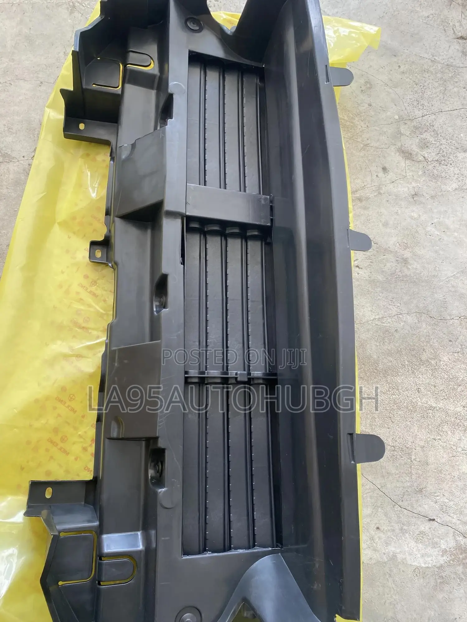 Honda Cr-v 2022,2023,2024 Radiator Shutter Grille