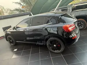 Mercedes-Benz GLA 250 2016 Black