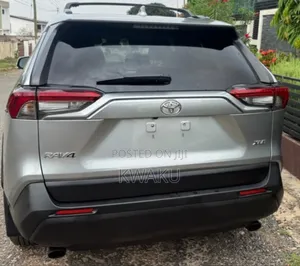 Toyota RAV4 2021 Silver