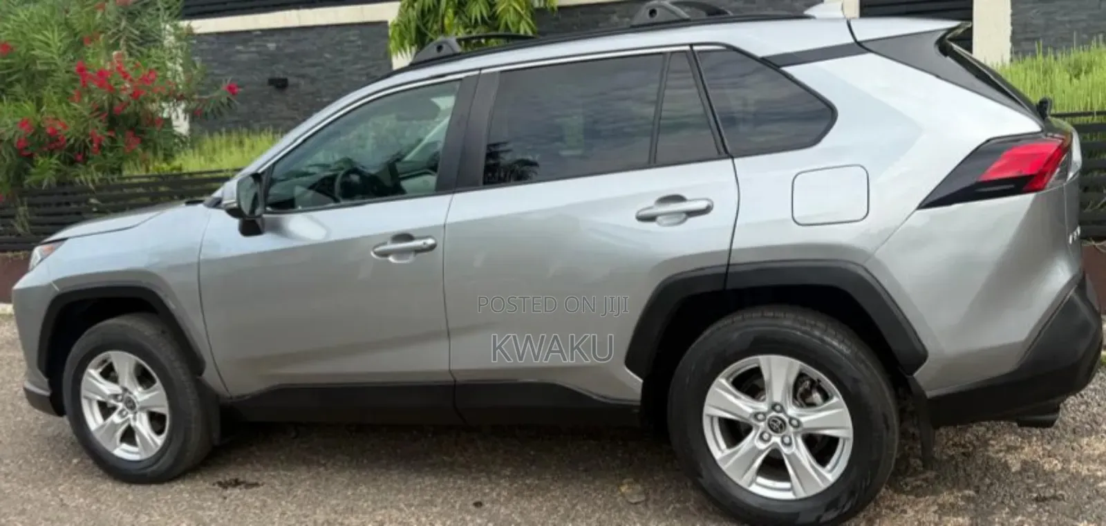 Toyota RAV4 2021 Silver