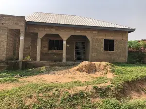 4bdrm House in 2 Bedrooms And 2, NIC for sale