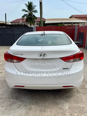 Hyundai Elantra Limited Sedan FWD (1.8L 4cyl 6A) 2013 White