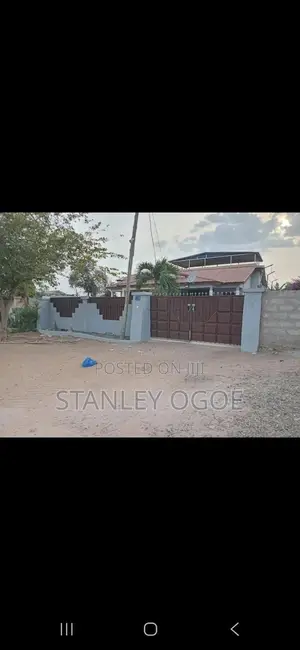 7bdrm House in Victor Kennefe, Lashibi for sale