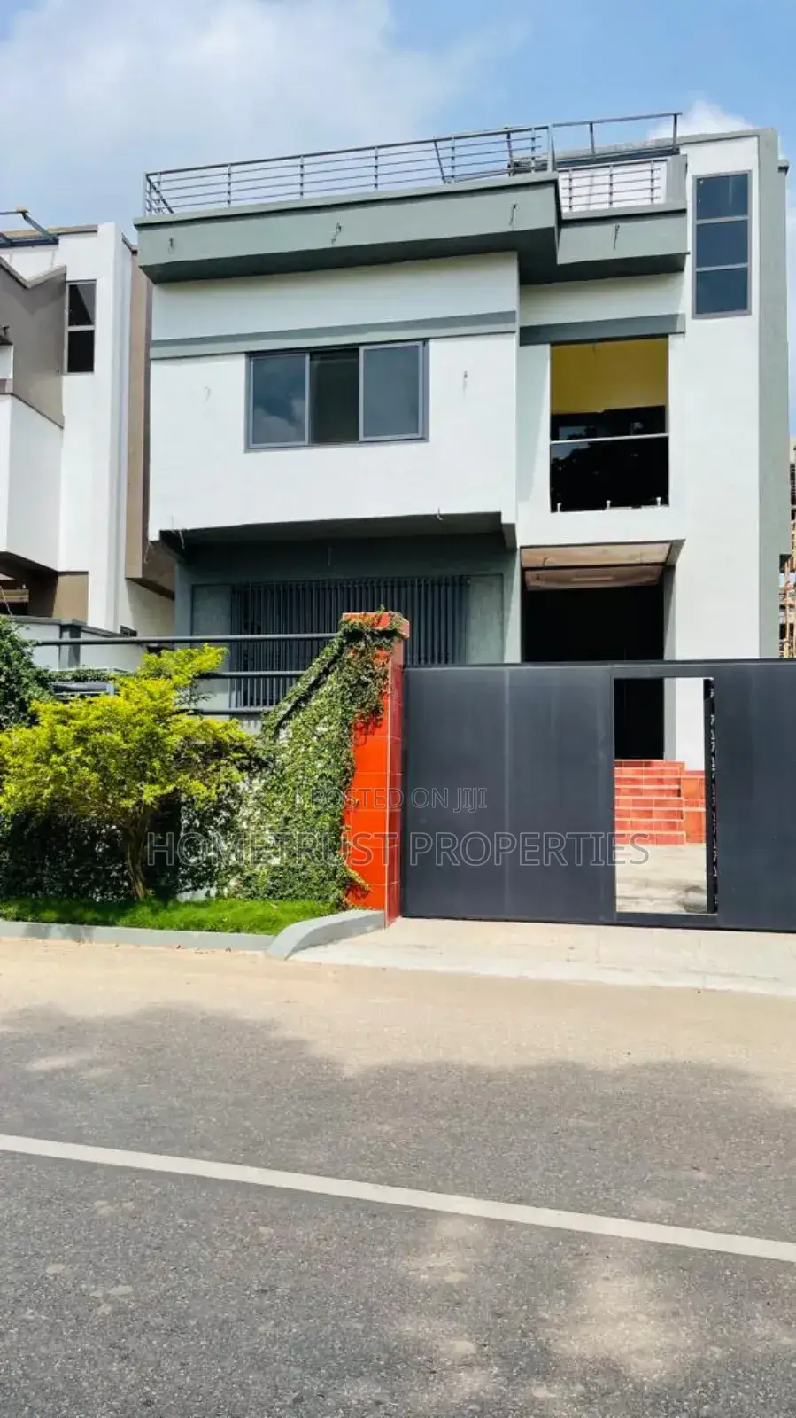 4bdrm Duplex in Aburi Peduase for sale