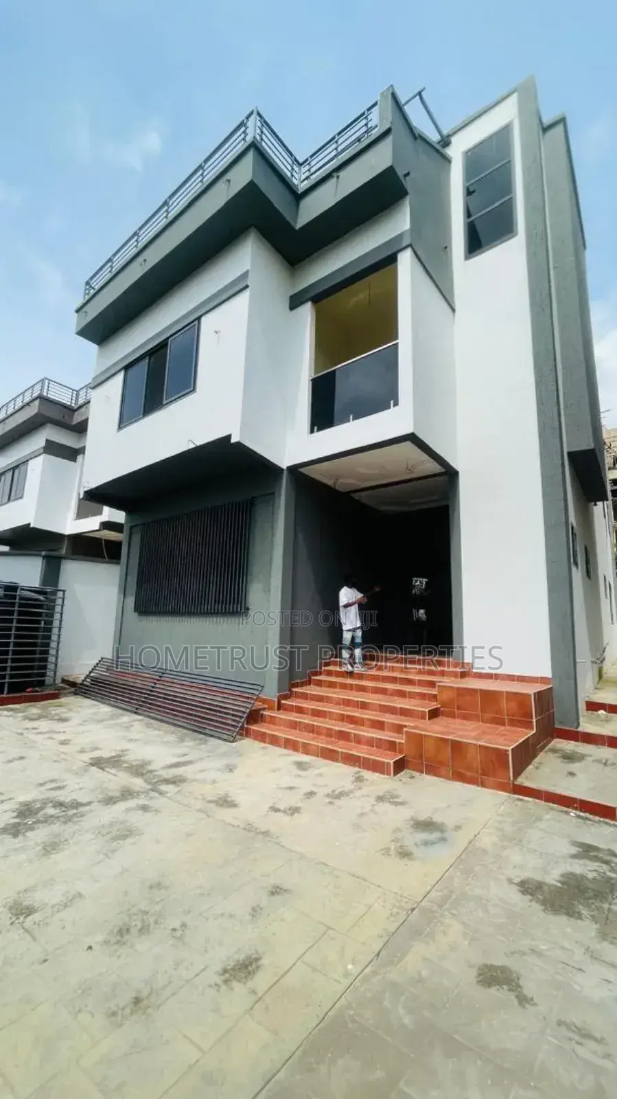 4bdrm Duplex in Aburi Peduase for sale