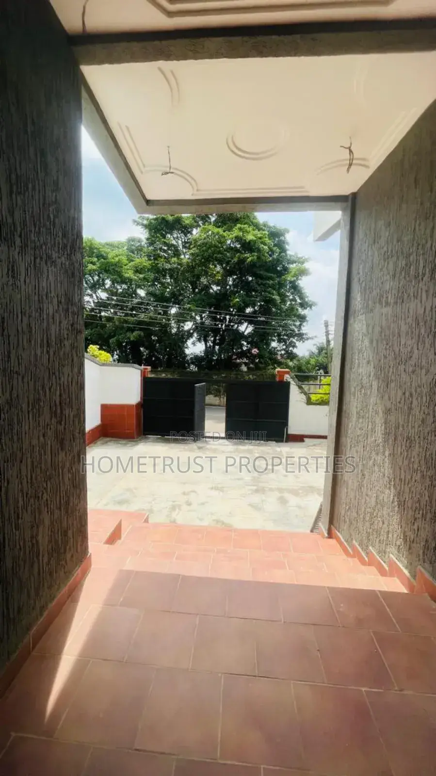 4bdrm Duplex in Aburi Peduase for sale