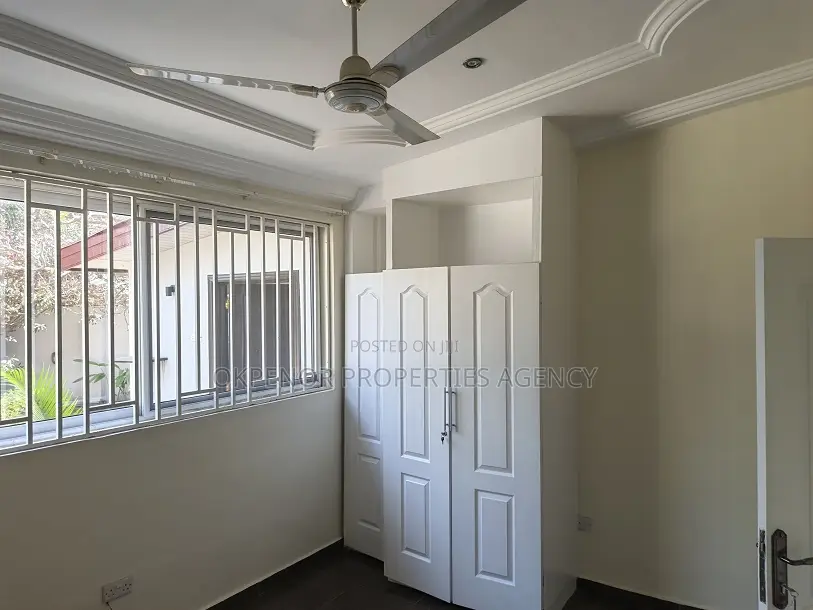 3bdrm House in Osu, Nyaniba Estate for rent