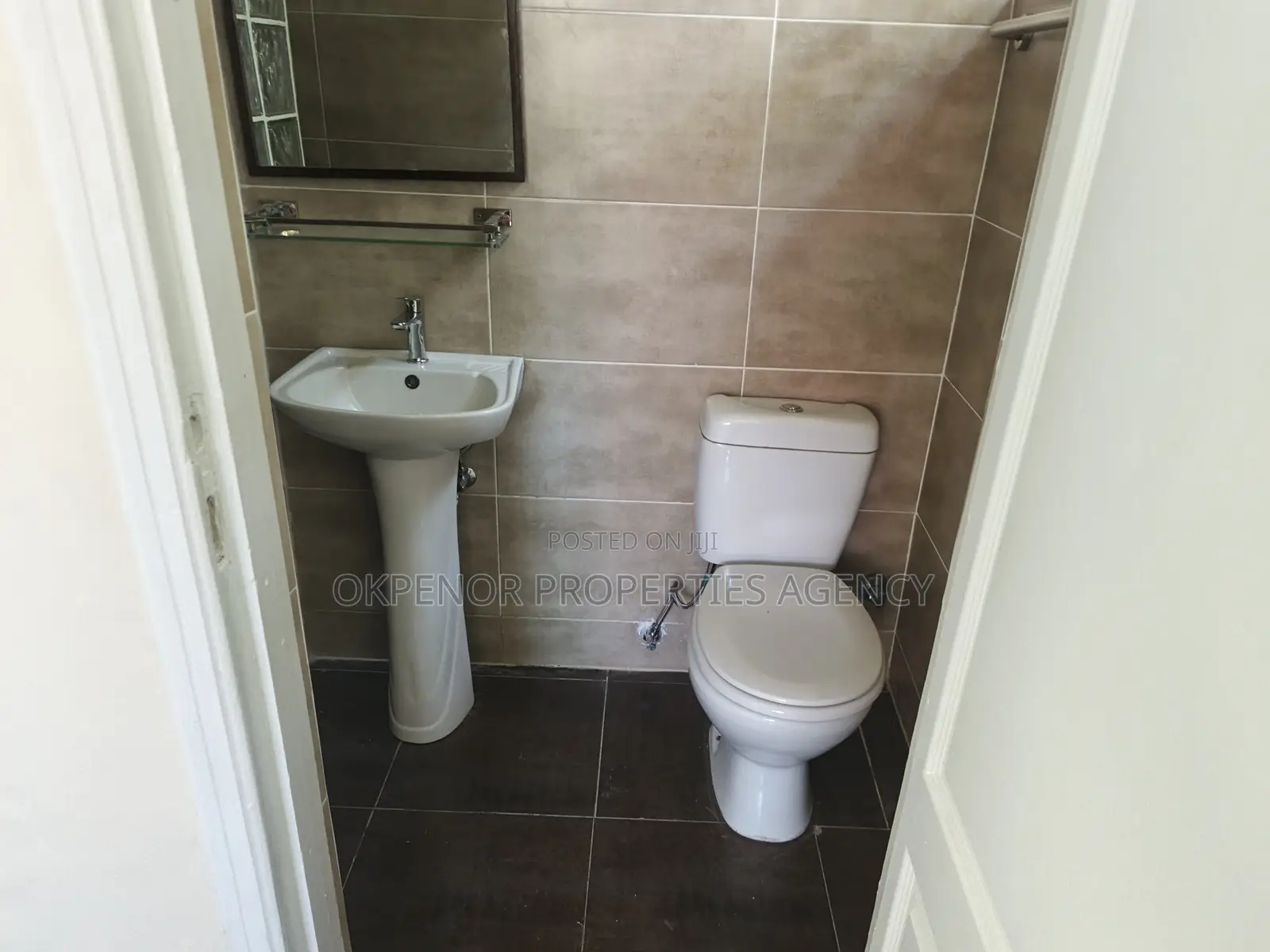 3bdrm House in Osu, Nyaniba Estate for rent