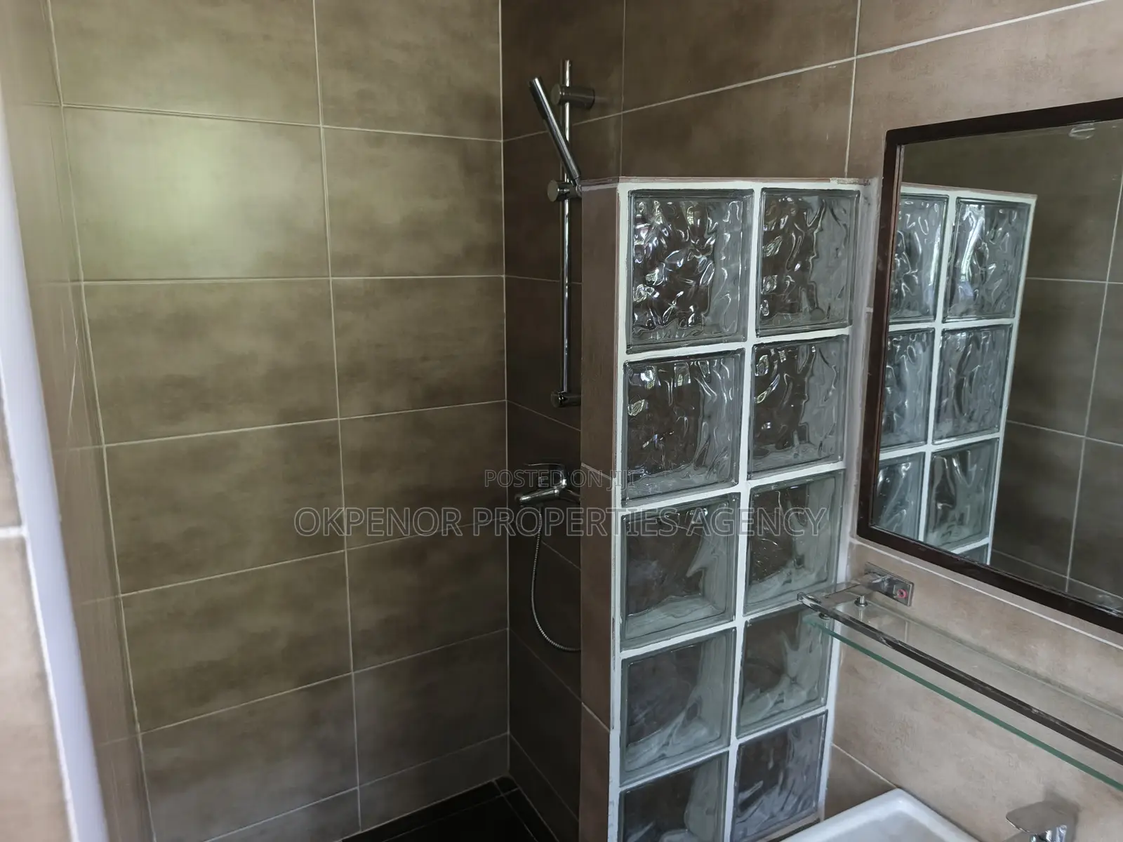 3bdrm House in Osu, Nyaniba Estate for rent