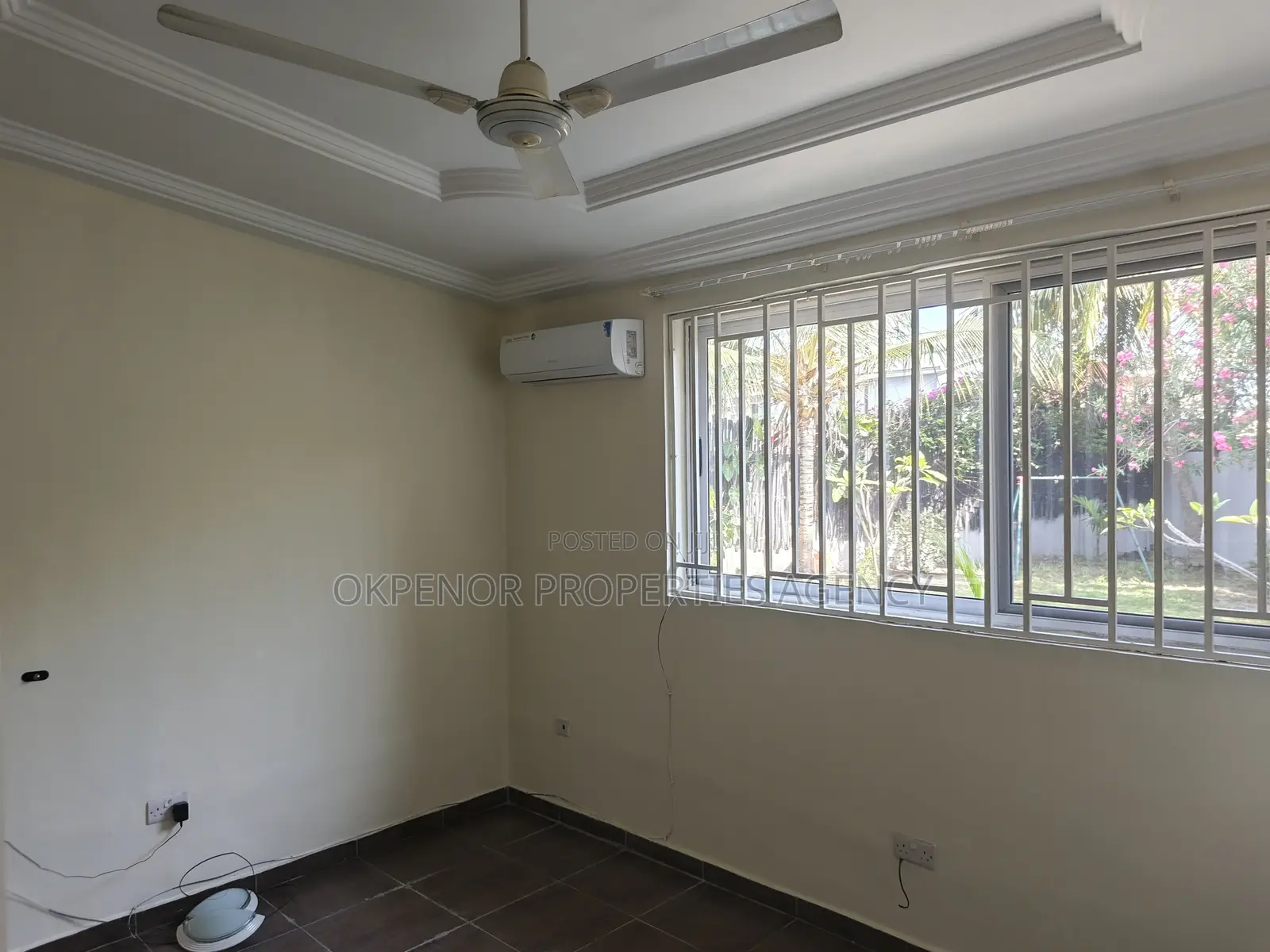 3bdrm House in Osu, Nyaniba Estate for rent