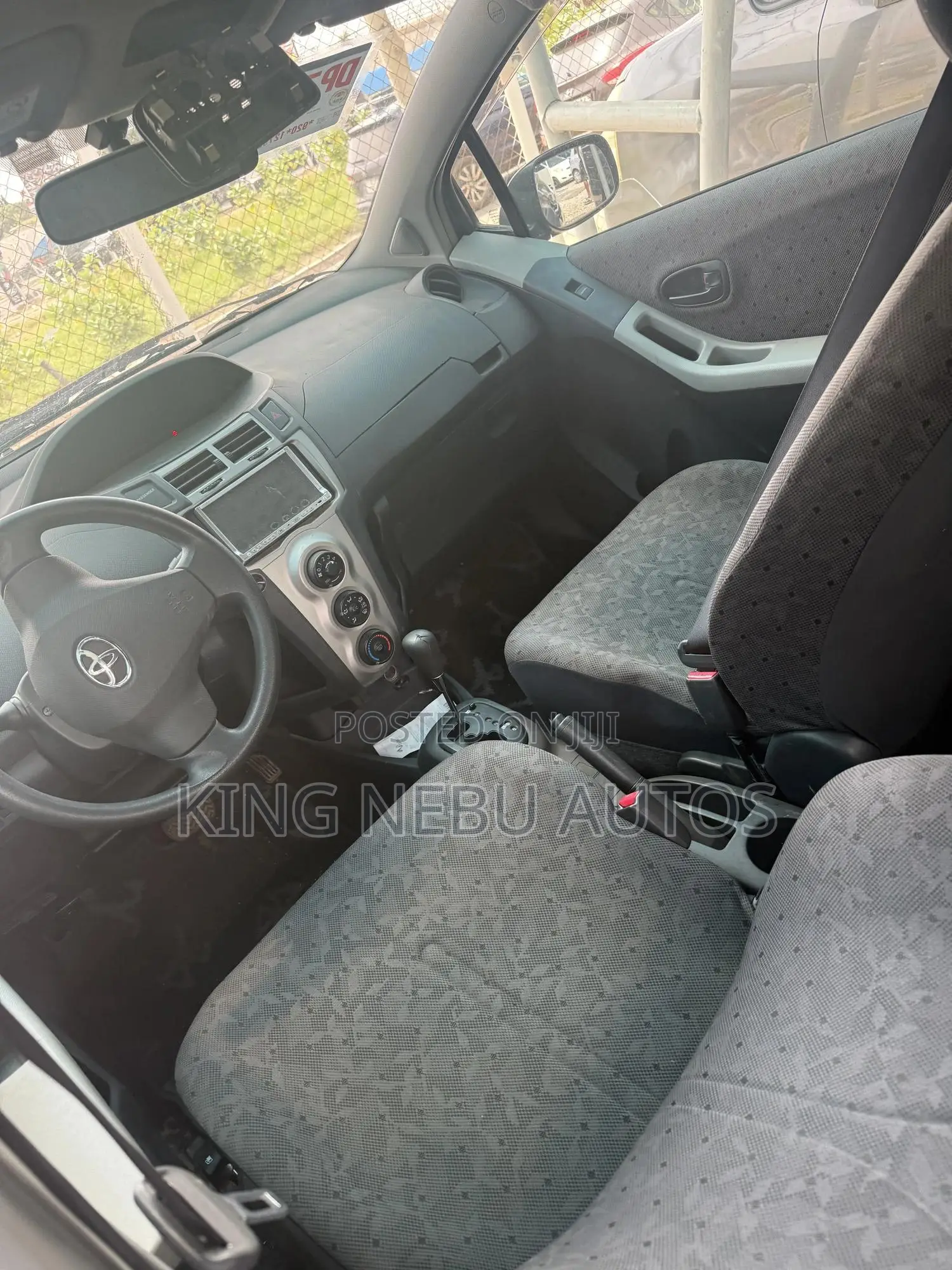 Toyota Vitz 1.3 AWD 5dr 2010 Black