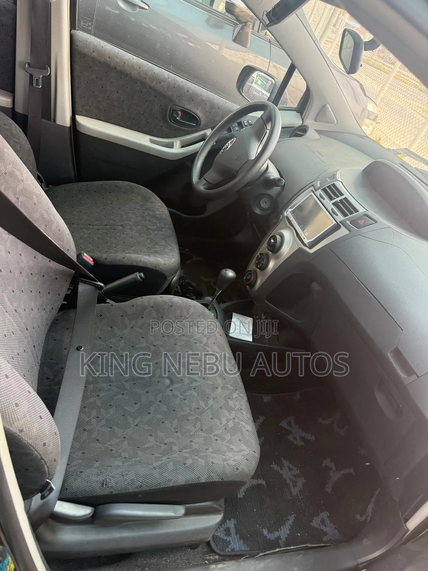 Toyota Vitz 1.3 AWD 5dr 2010 Black