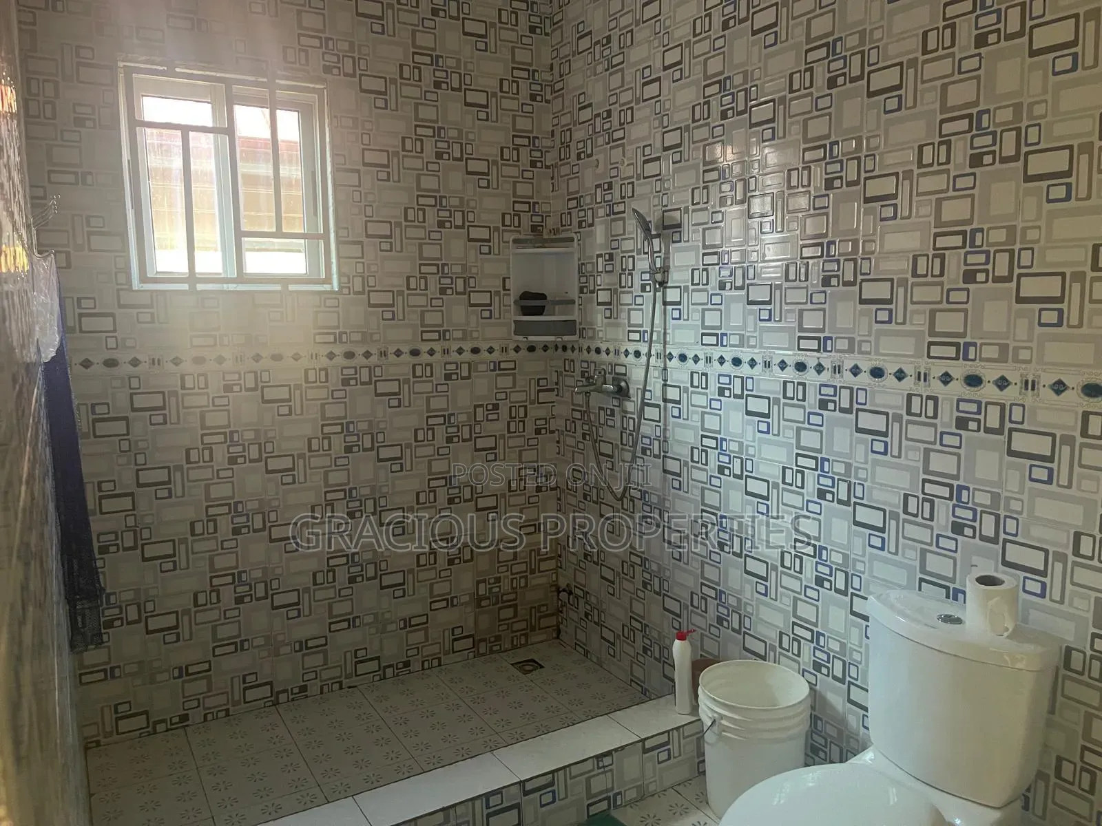 5bdrm House in Gracious Properties, Ofankor for rent
