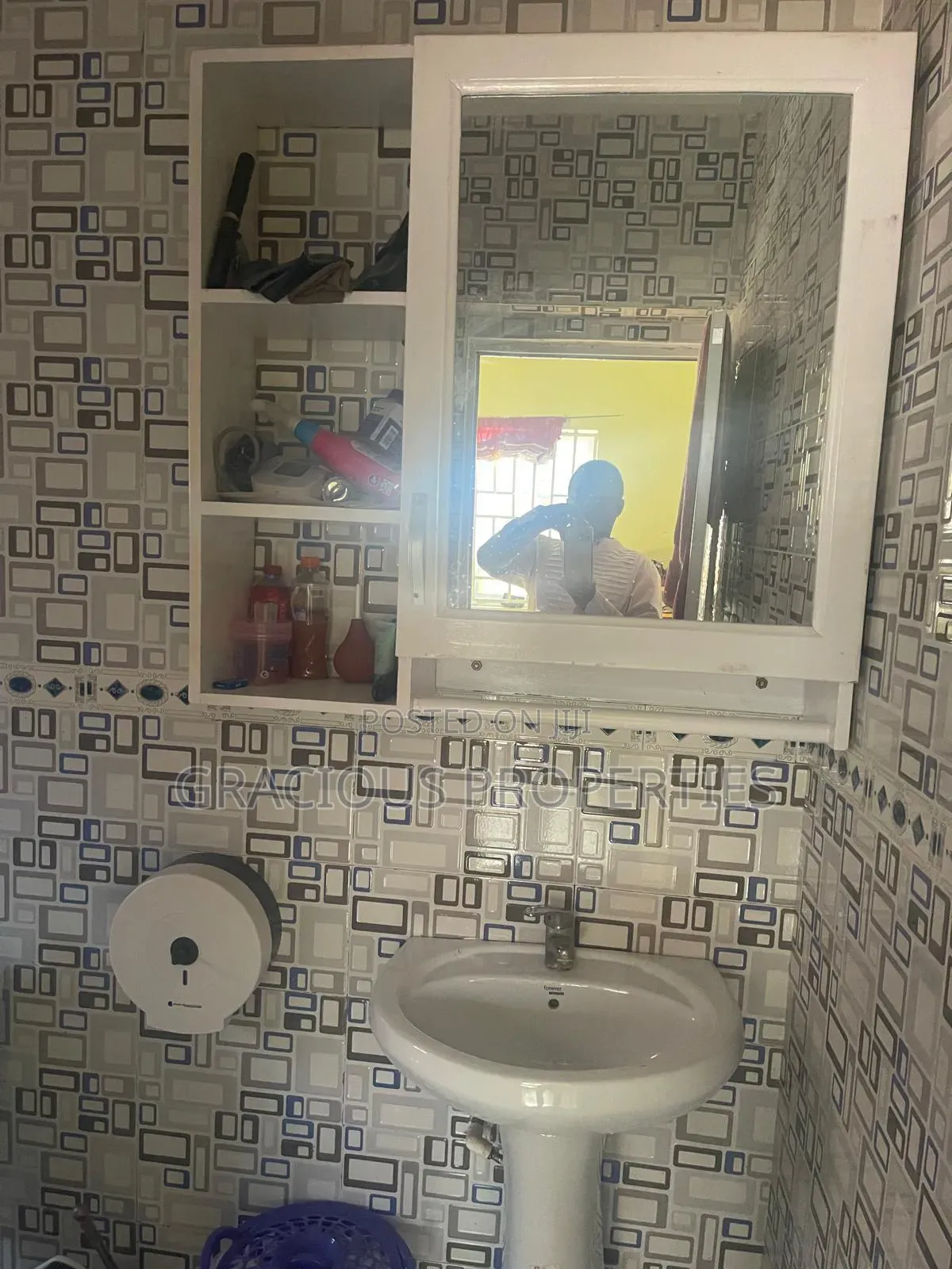 5bdrm House in Gracious Properties, Ofankor for rent