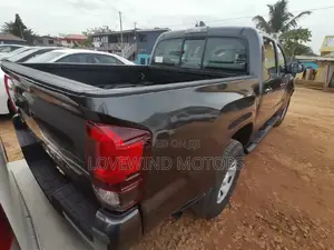 Toyota Tacoma 2018 Gray