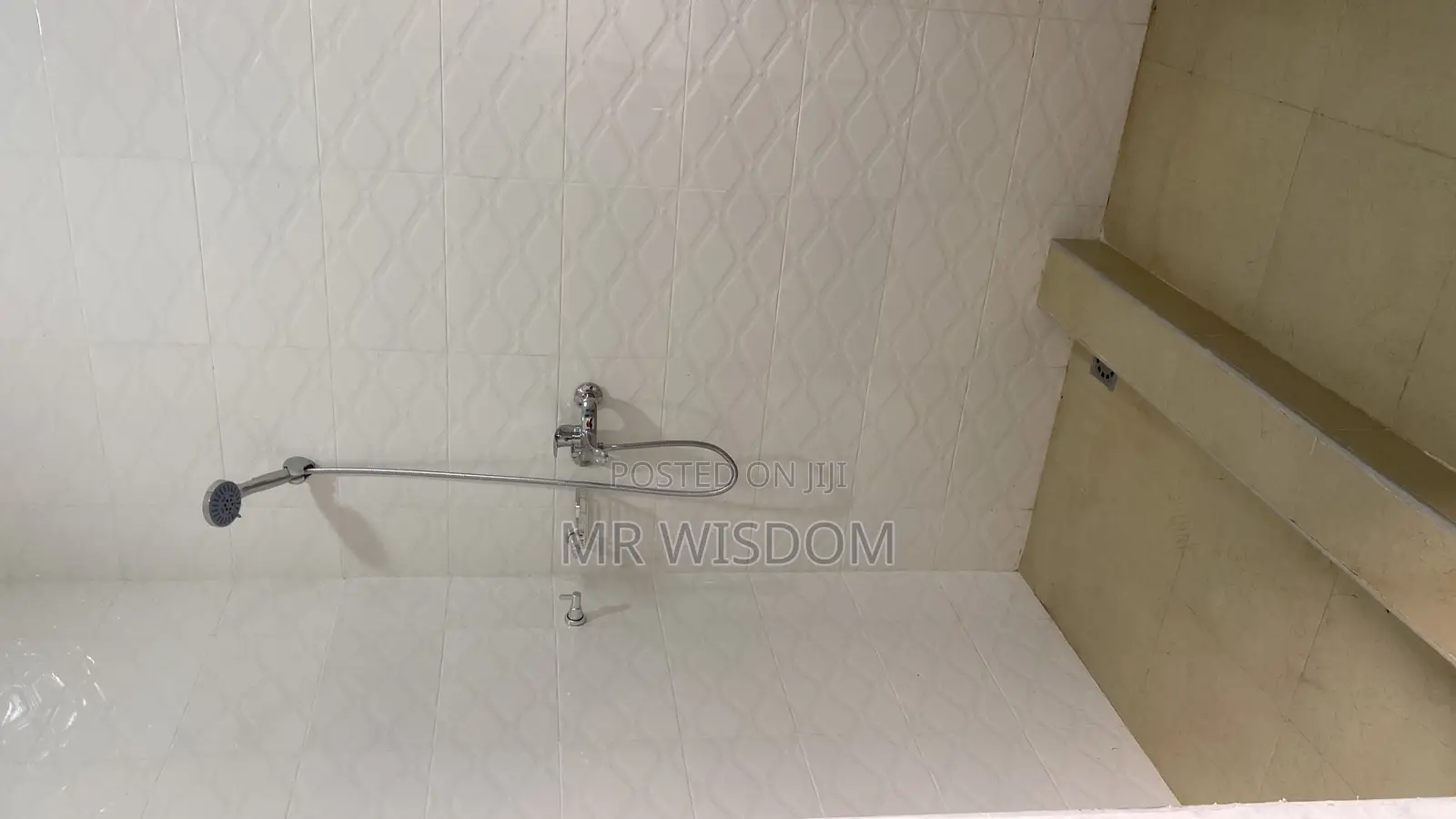 3bdrm Bungalow in Lakeside Estate, Ashaley Botwe for sale
