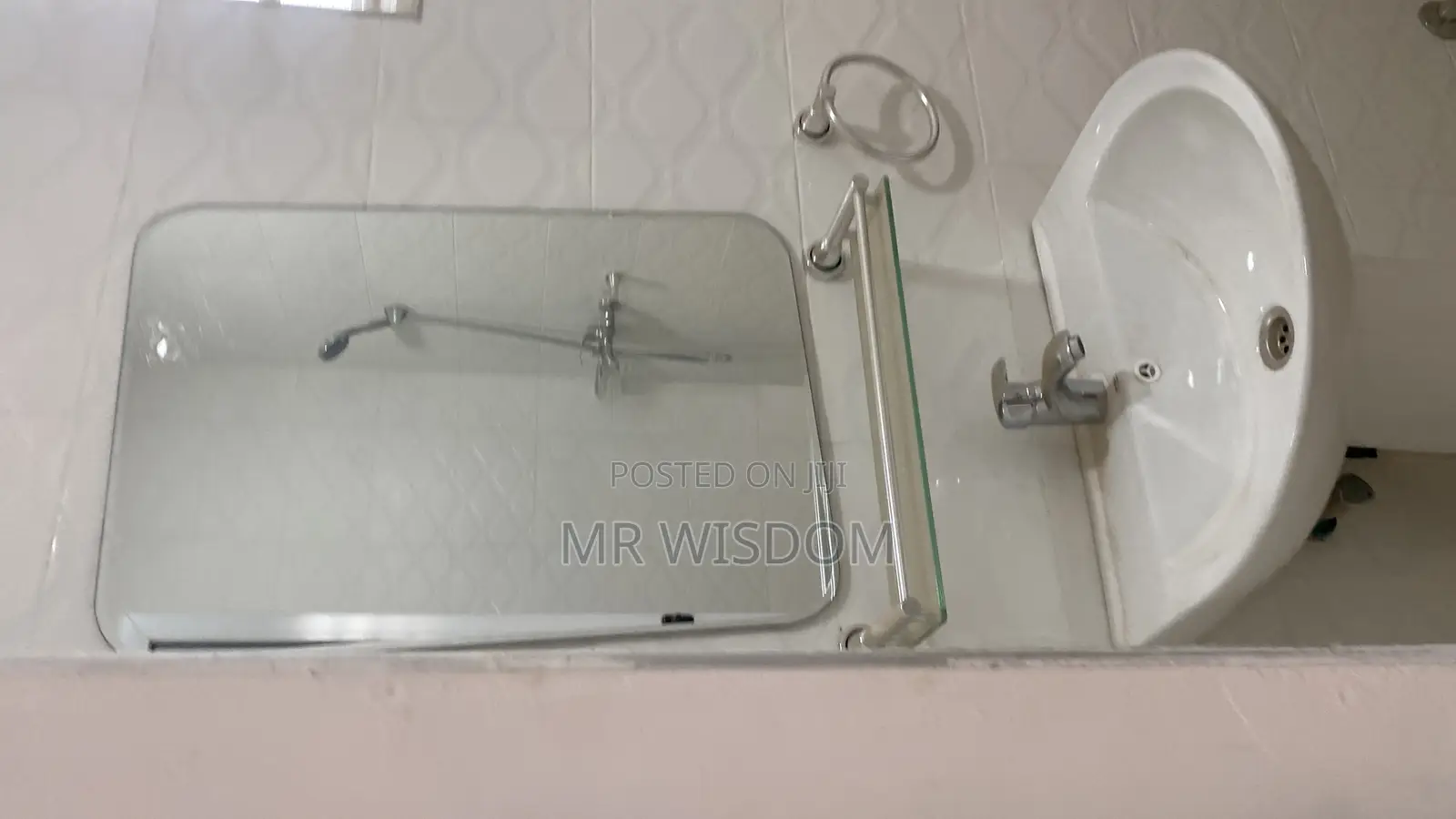 3bdrm Bungalow in Lakeside Estate, Ashaley Botwe for sale