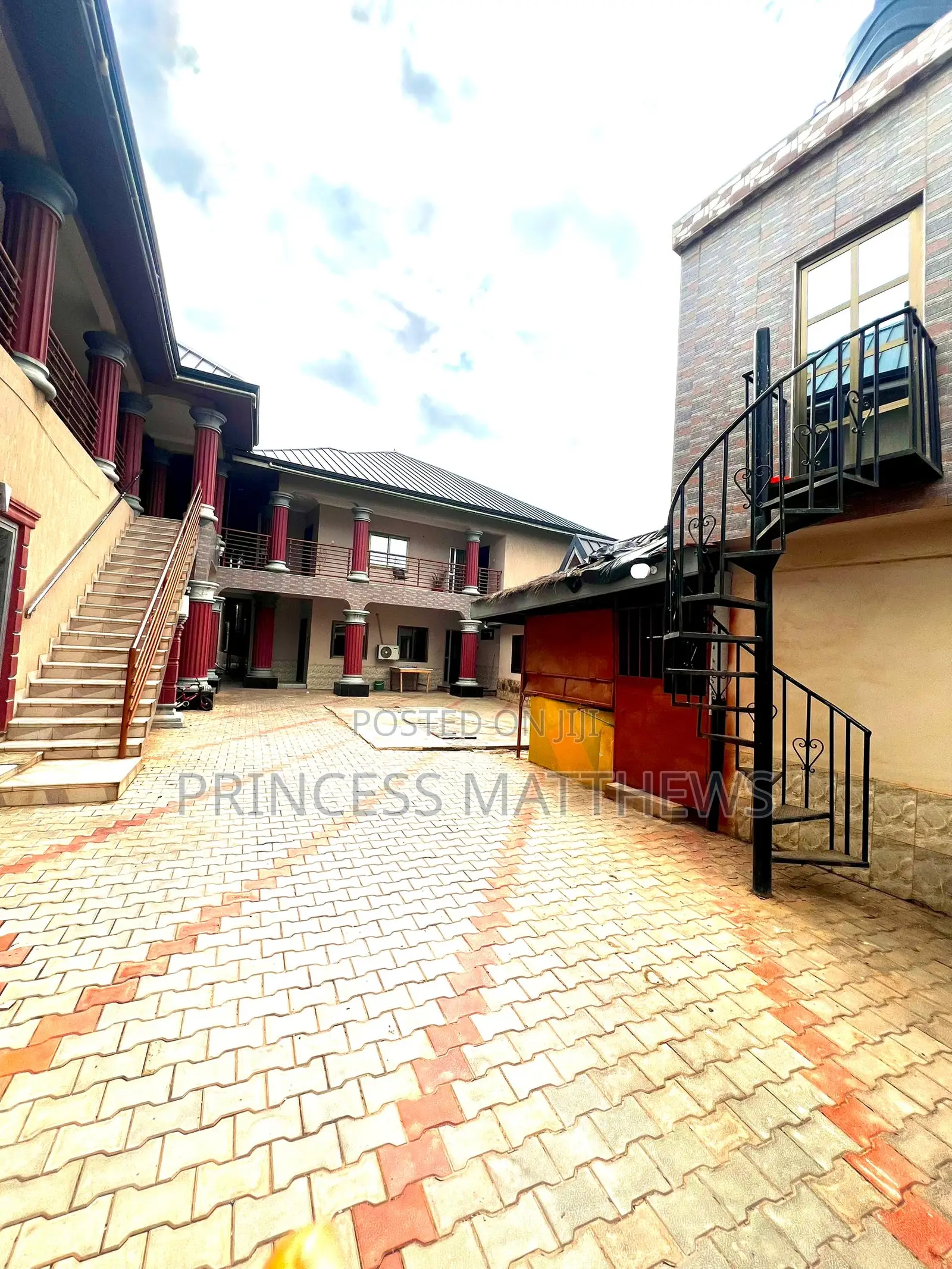 15bdrm Mansion in Ashongman Estate, Abokobi for sale