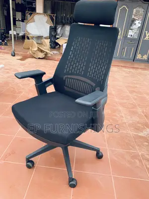 Swiveled Office Chair