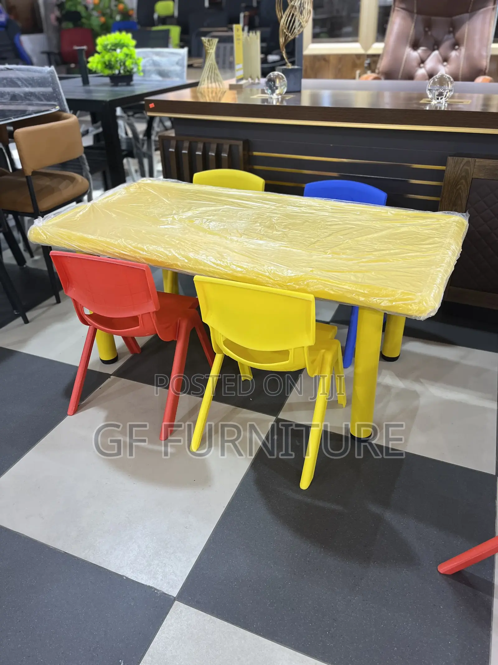 Adjustable Kids' Activity Table Set(4 Chairs)