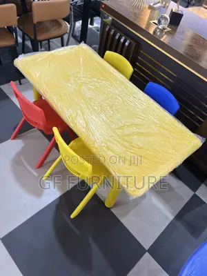 Adjustable Kids' Activity Table Set(4 Chairs)