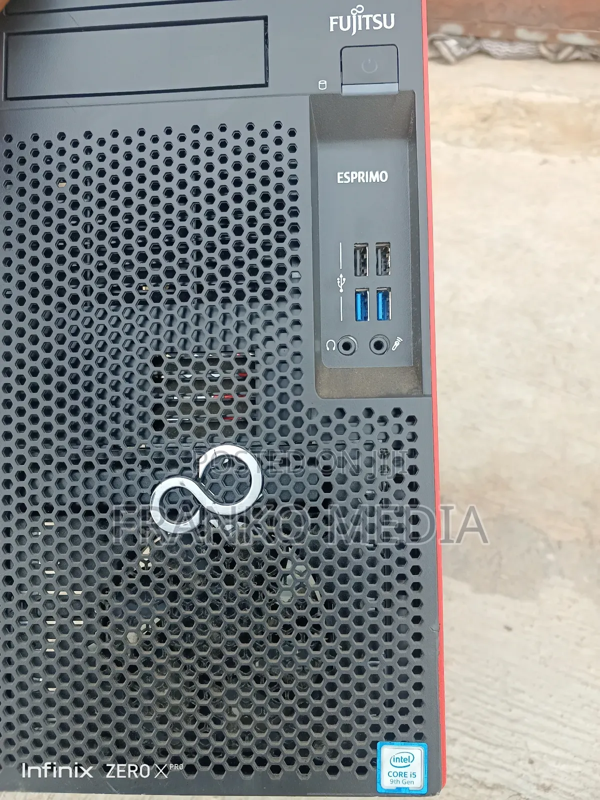 Desktop Computer Fujitsu Esprimo P558 8GB Intel Core i5 HDD+SSD 500GB