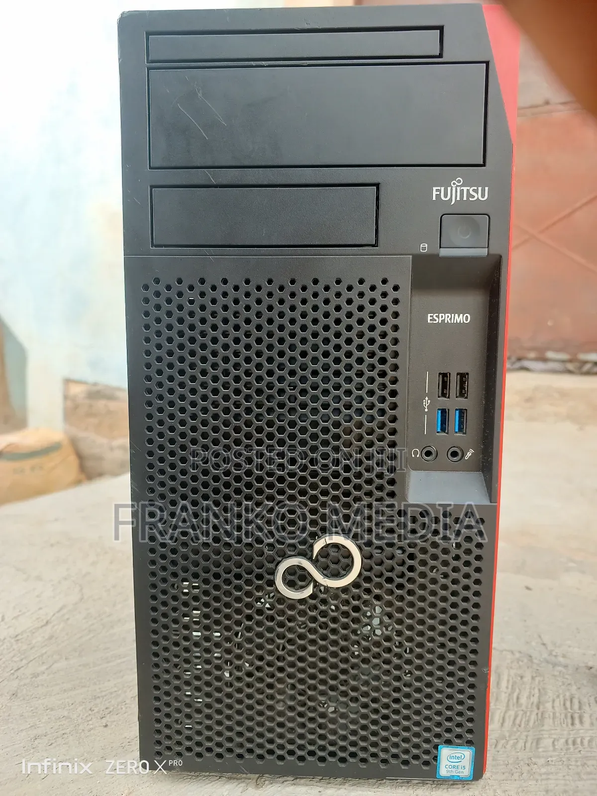 Desktop Computer Fujitsu Esprimo P558 8GB Intel Core i5 HDD+SSD 500GB