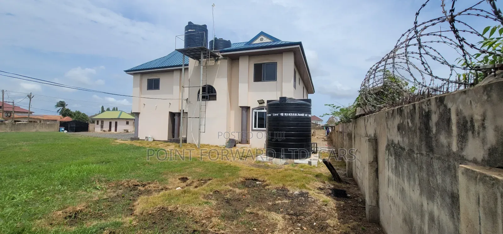 9bdrm House in Community 25 for sale