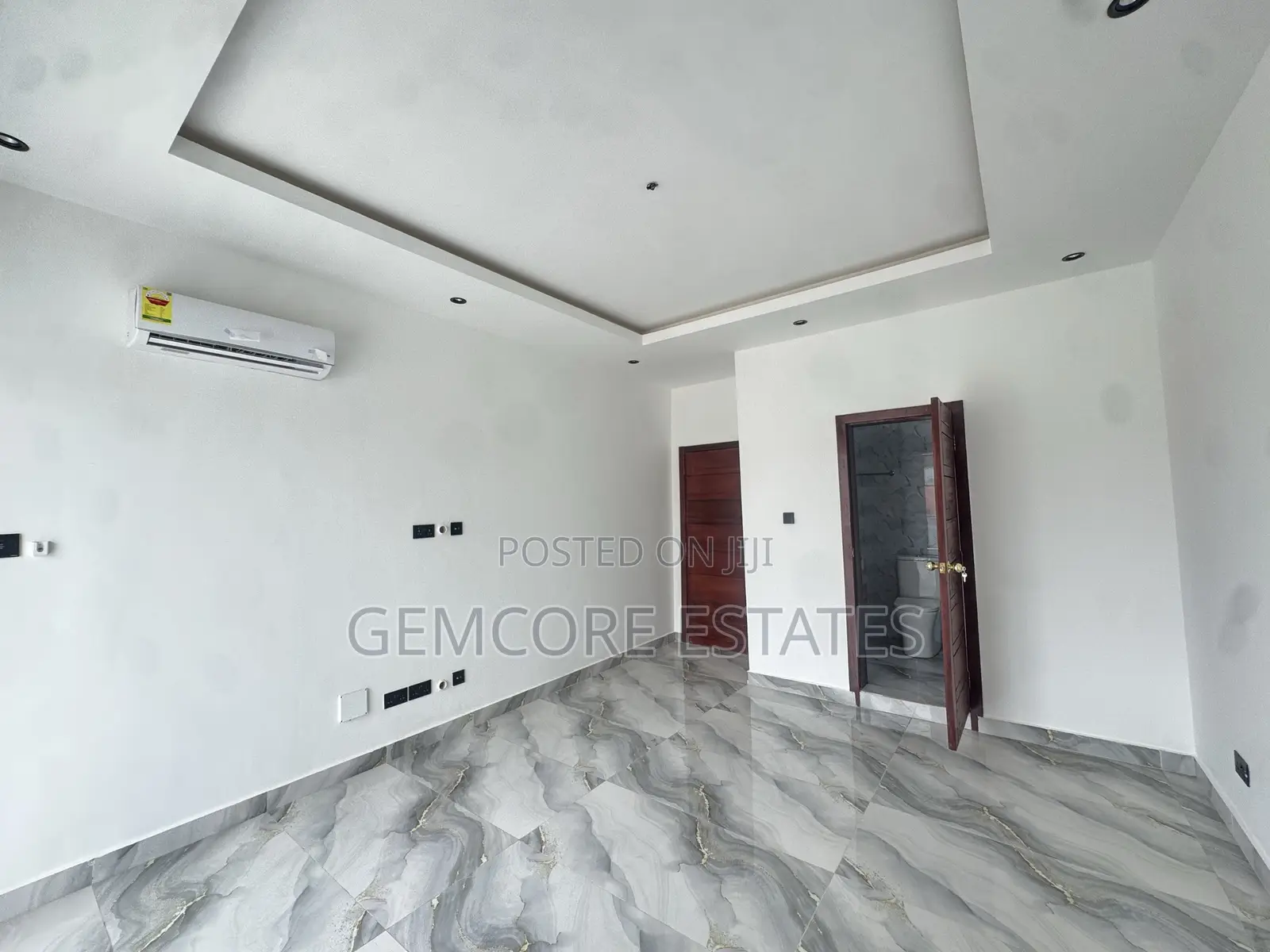 2bdrm Townhouse/Terrace in School Junction, Ashaley Botwe for sale