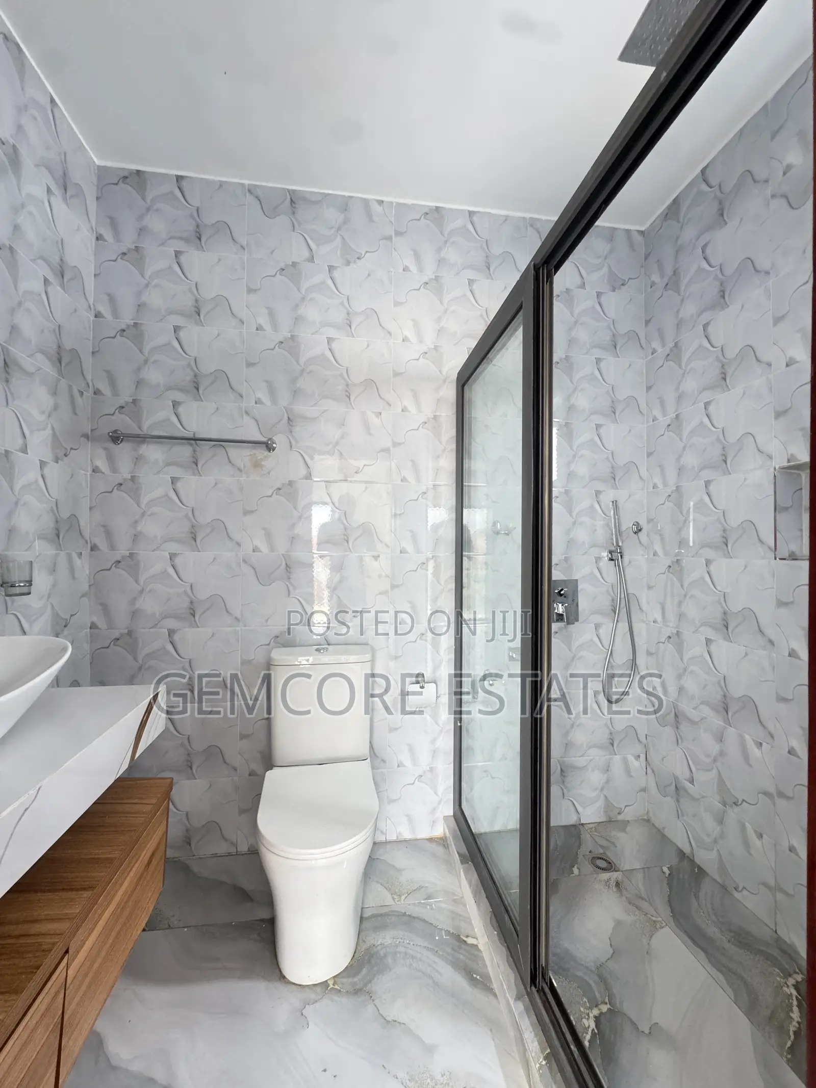2bdrm Townhouse/Terrace in School Junction, Ashaley Botwe for sale