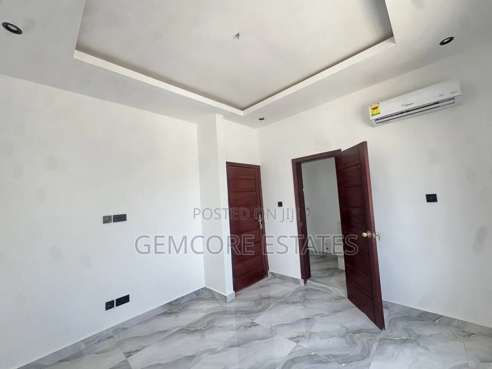 2bdrm Townhouse/Terrace in School Junction, Ashaley Botwe for sale