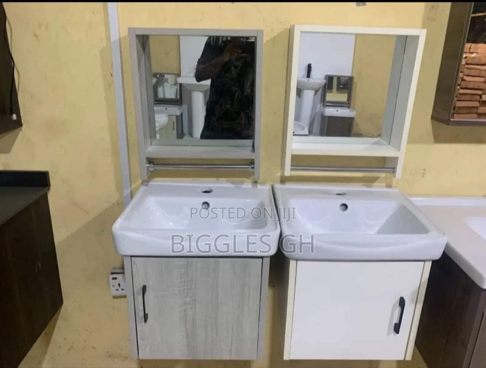Small Cabinet Basin With Mirror
