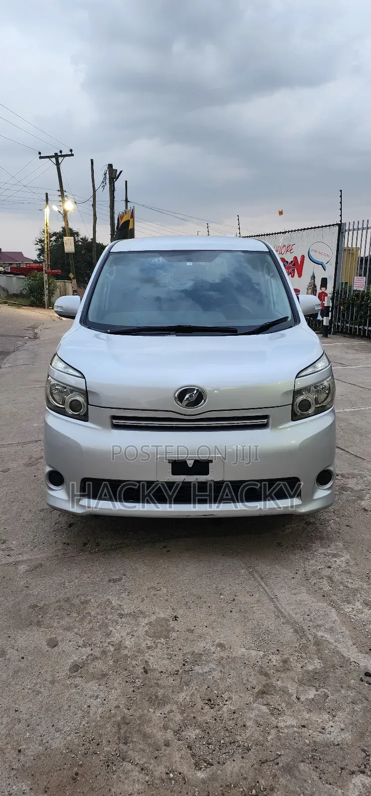 Toyota Voxy 2013 Silver