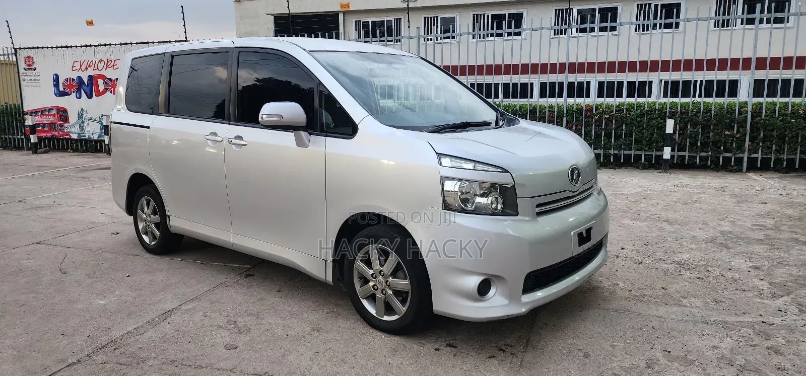 Toyota Voxy 2013 Silver