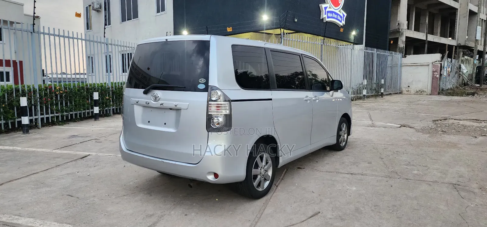 Toyota Voxy 2013 Silver