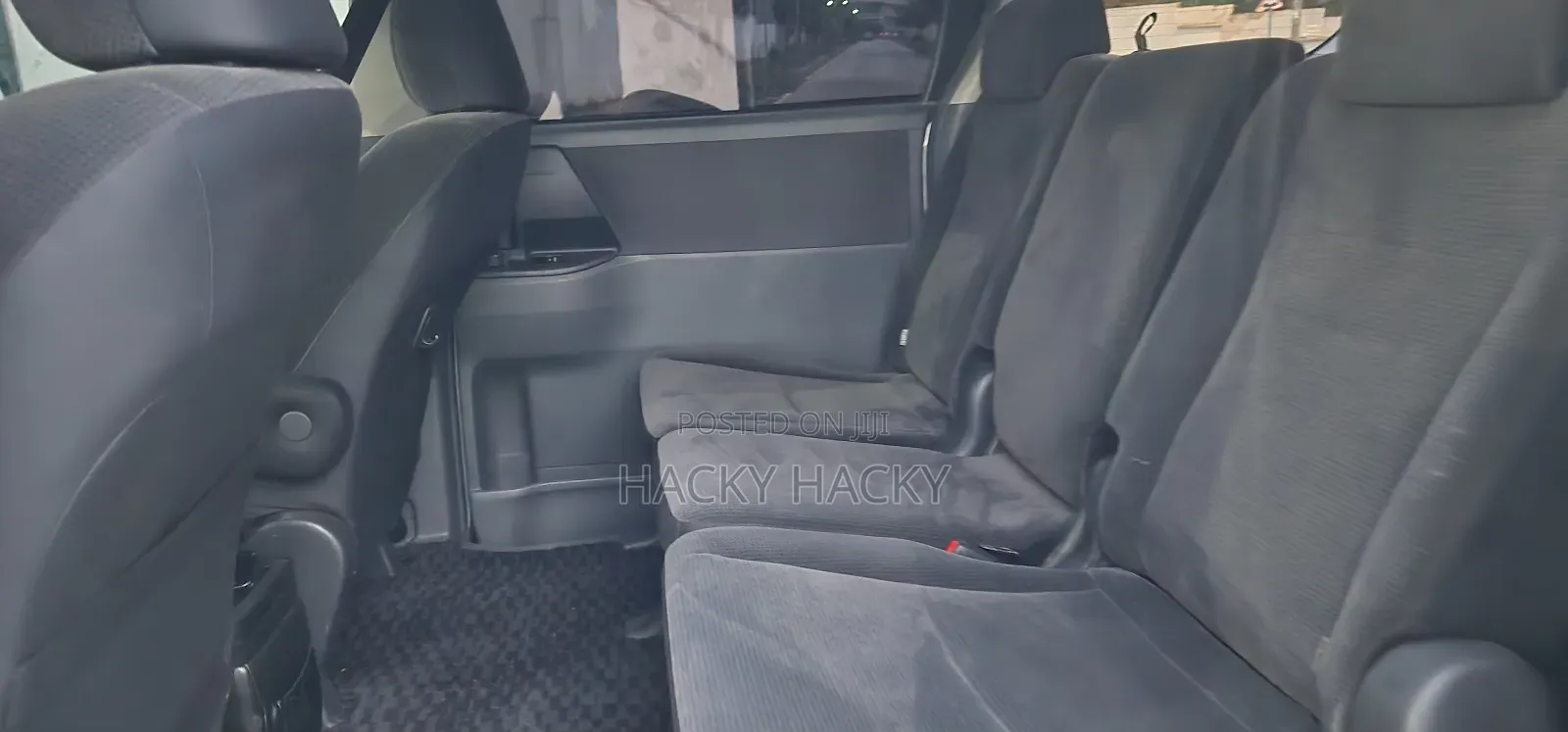 Toyota Voxy 2013 Silver