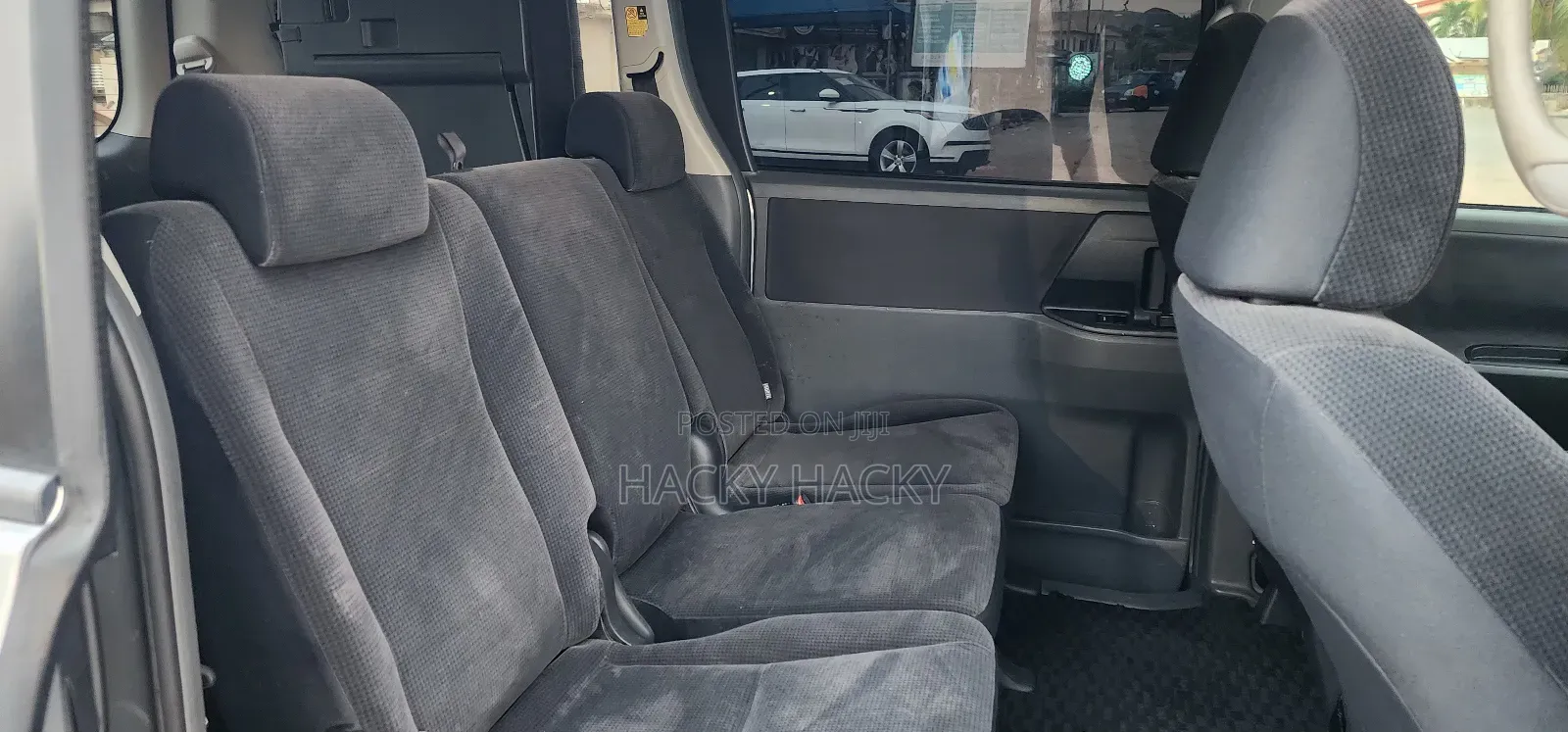 Toyota Voxy 2013 Silver