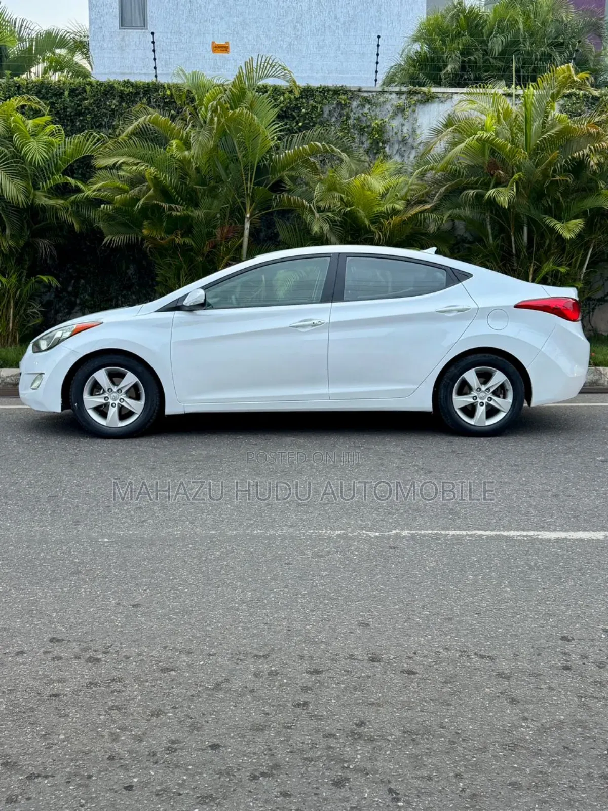 Hyundai Elantra Limited Sedan FWD (1.8L 4cyl 6A) 2013 White