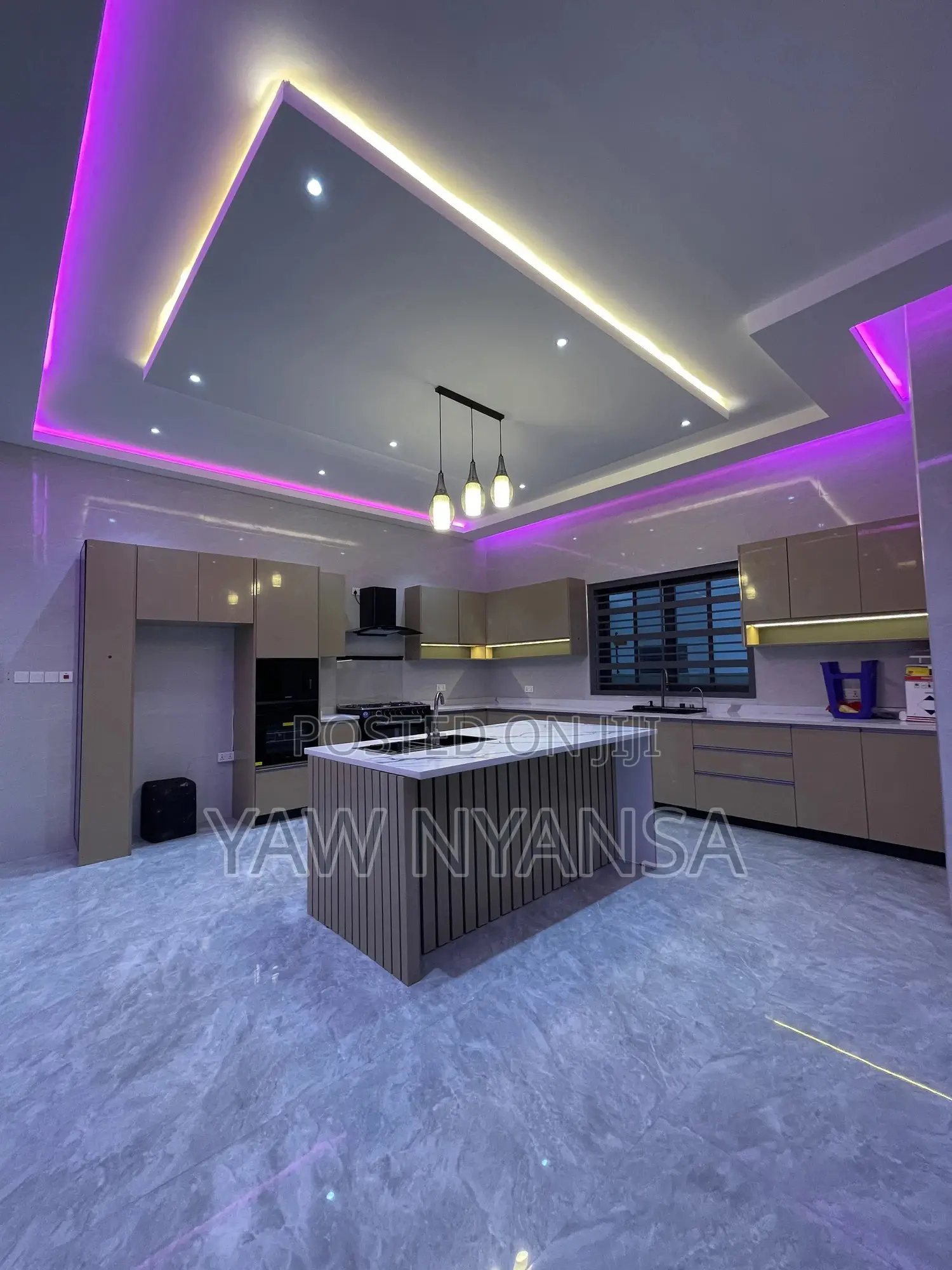 5bdrm Mansion in Bn Estate for sale