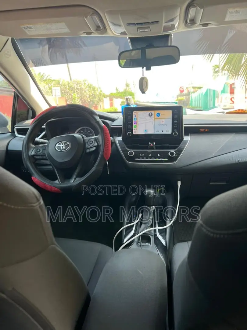 Toyota Corolla LE 2021 Silver