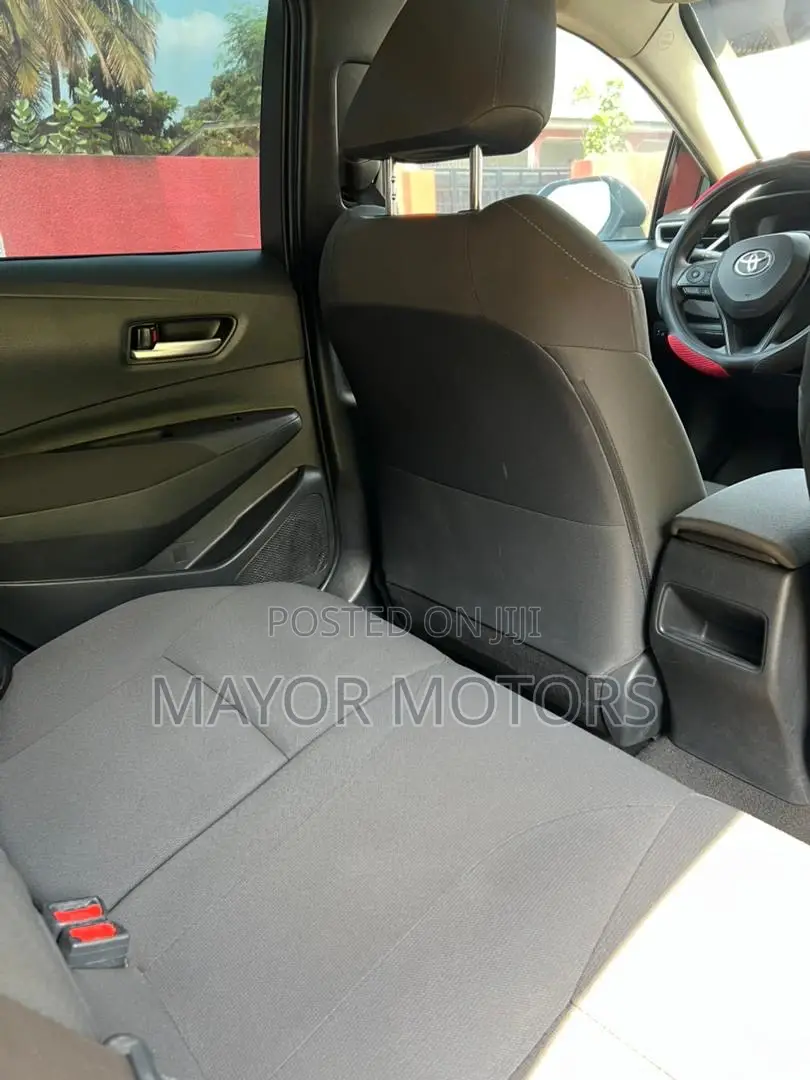 Toyota Corolla LE 2021 Silver