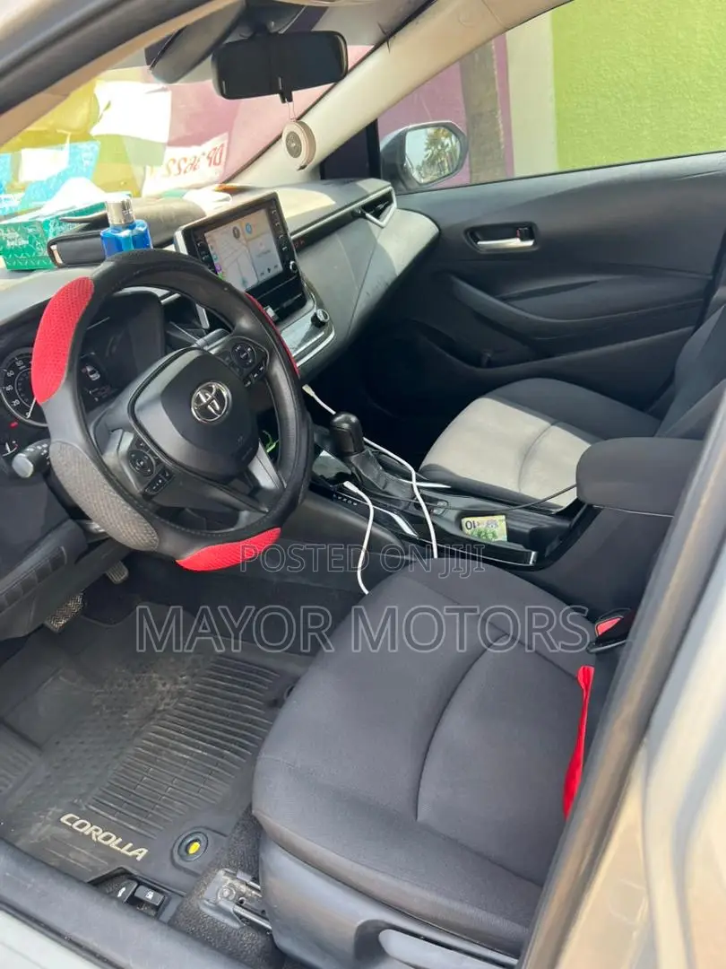 Toyota Corolla LE 2021 Silver