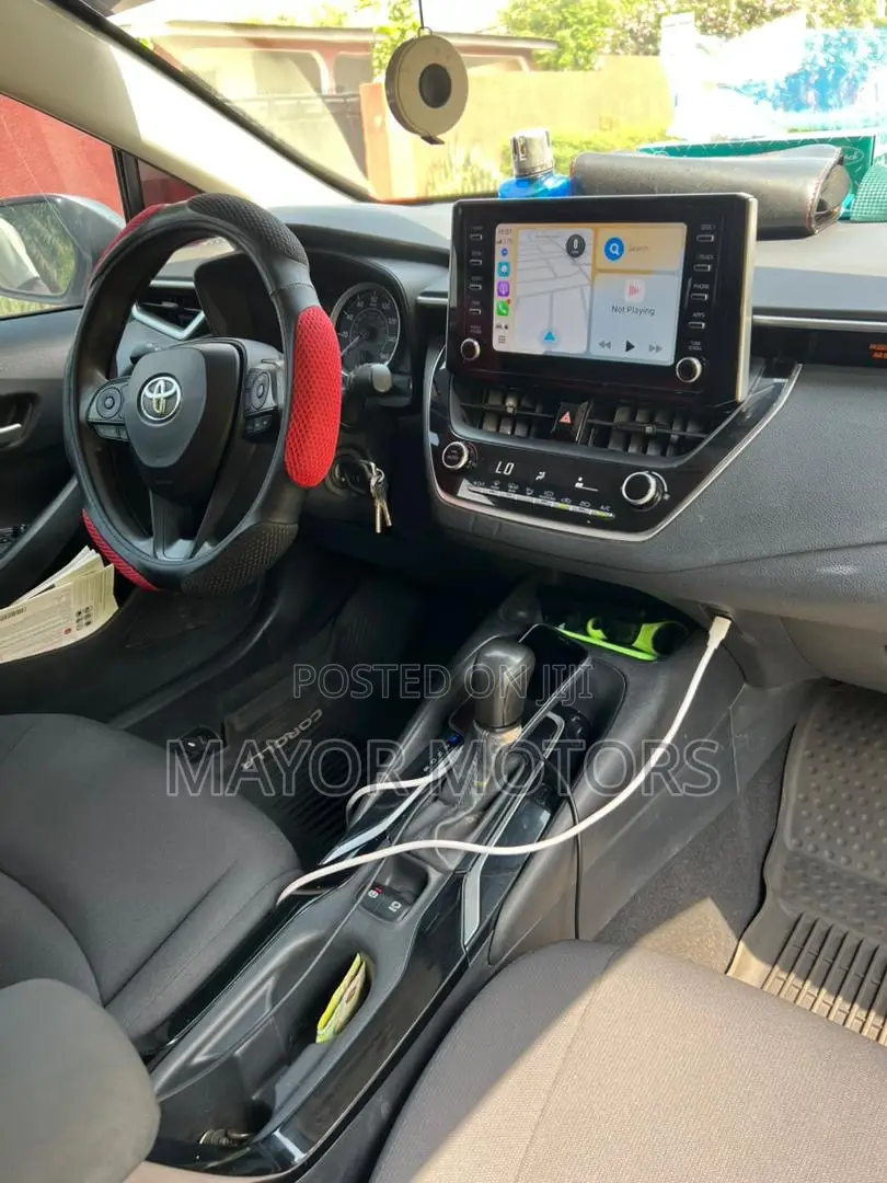 Toyota Corolla LE 2021 Silver