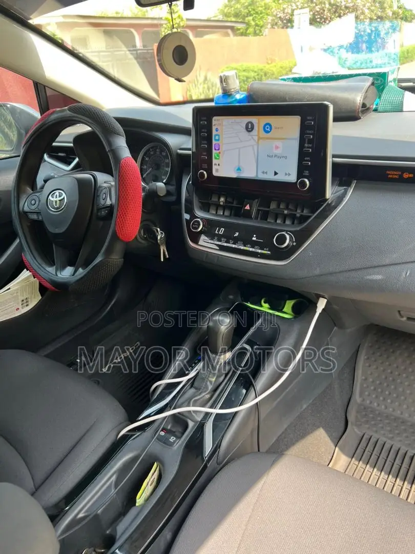 Toyota Corolla LE 2021 Silver
