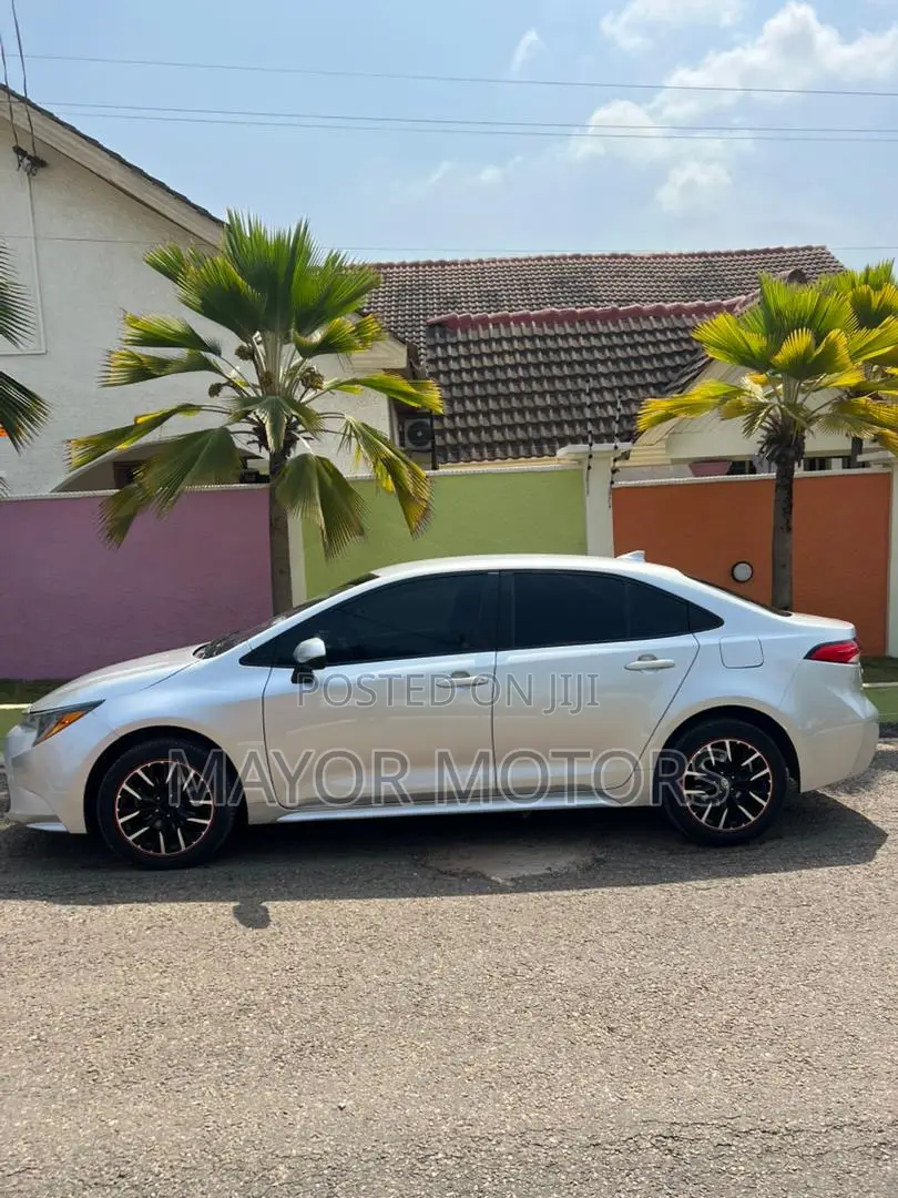 Toyota Corolla LE 2021 Silver