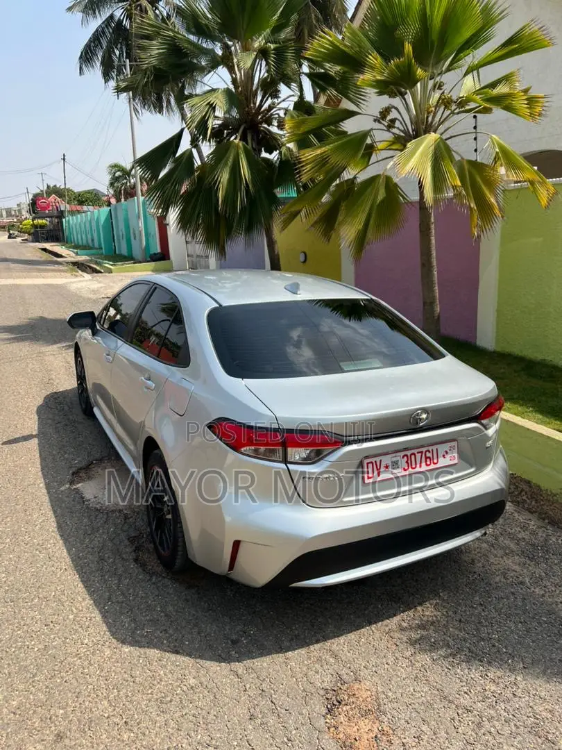 Toyota Corolla LE 2021 Silver